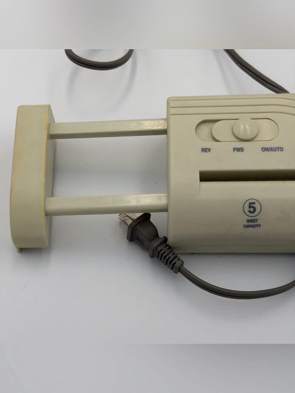 TDE Systems 5 Sheet Electric Paper Shredder - Model YJ-3063
